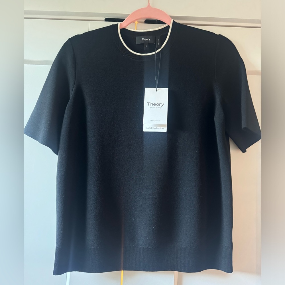 NWT Theory black short sleeve links knit tee